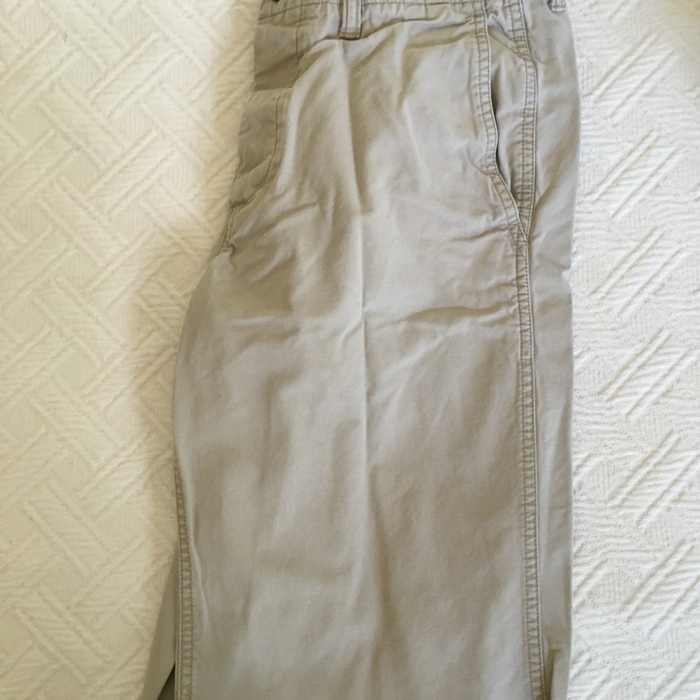 Men's Gap Fringed Khaki Shorts - Picture 3 of 4